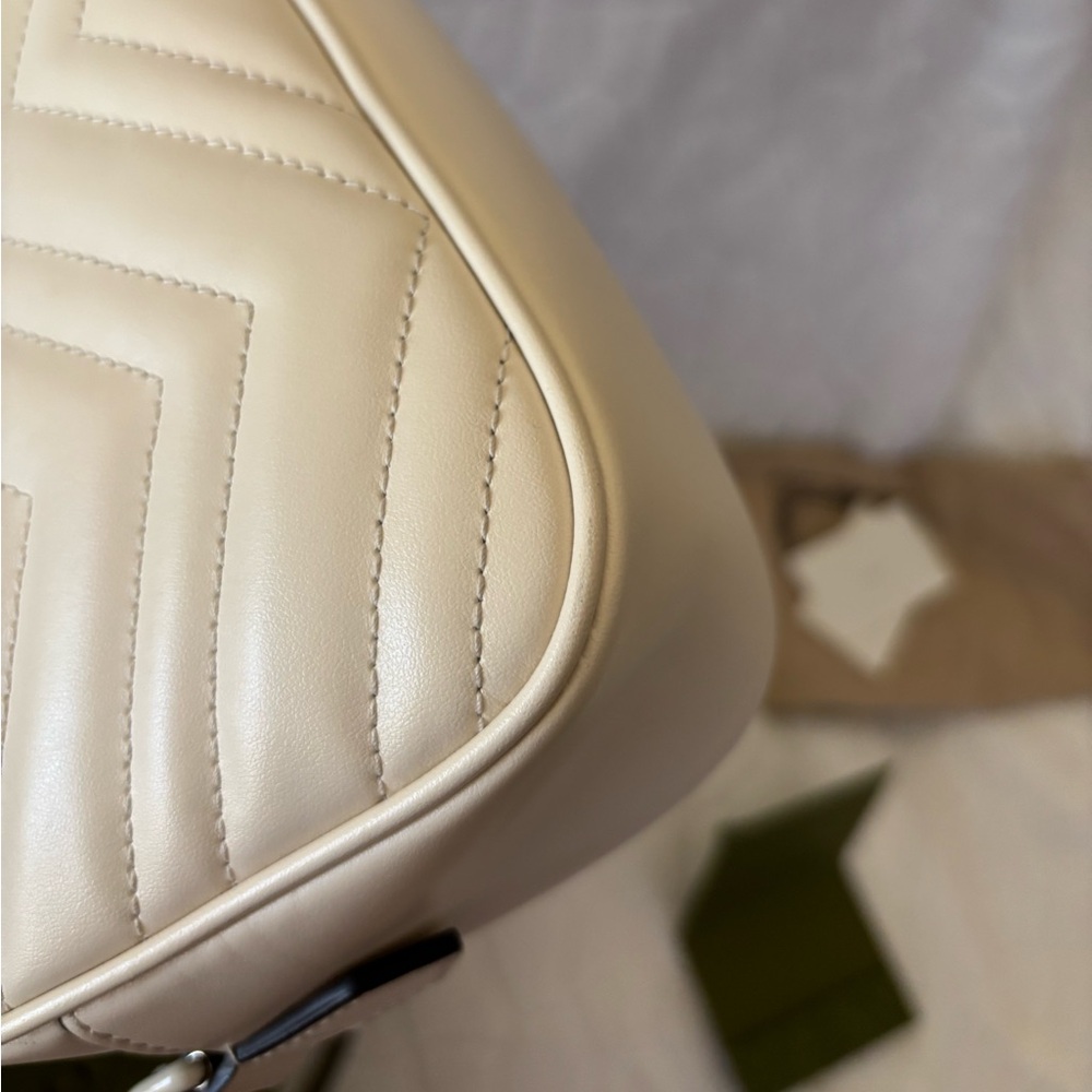 Gucci GG Marmont Small Camera Bag - Picture 12 of 16